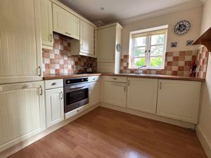 14 Motcombe Grange_Kitchen- click for photo gallery